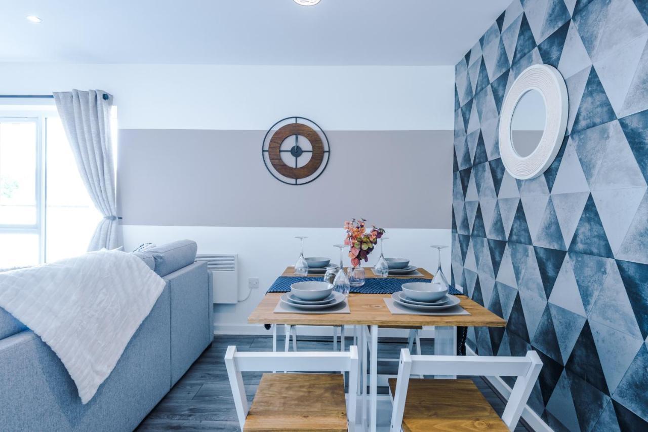 Stunning 2 Bed Apt By Greenstay Serviced Accommodation - Located In Formby Village - Perfect For Short & Long Stays - Couples, Friends & Families & Business Travellers All Welcome - Dog Friendly - 7 Exterior photo