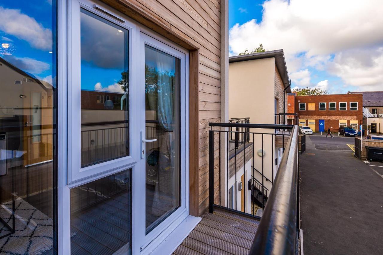 Stunning 2 Bed Apt By Greenstay Serviced Accommodation - Located In Formby Village - Perfect For Short & Long Stays - Couples, Friends & Families & Business Travellers All Welcome - Dog Friendly - 7 Exterior photo