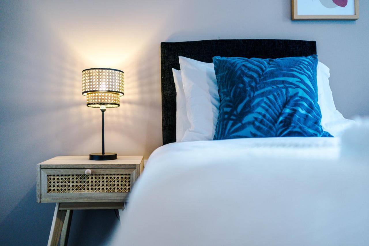 Stunning 2 Bed Apt By Greenstay Serviced Accommodation - Located In Formby Village - Perfect For Short & Long Stays - Couples, Friends & Families & Business Travellers All Welcome - Dog Friendly - 7 Exterior photo