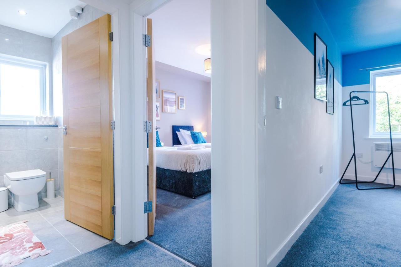 Stunning 2 Bed Apt By Greenstay Serviced Accommodation - Located In Formby Village - Perfect For Short & Long Stays - Couples, Friends & Families & Business Travellers All Welcome - Dog Friendly - 7 Exterior photo