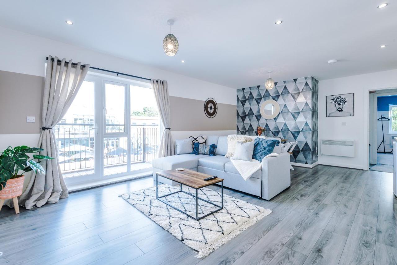 Stunning 2 Bed Apt By Greenstay Serviced Accommodation - Located In Formby Village - Perfect For Short & Long Stays - Couples, Friends & Families & Business Travellers All Welcome - Dog Friendly - 7 Exterior photo