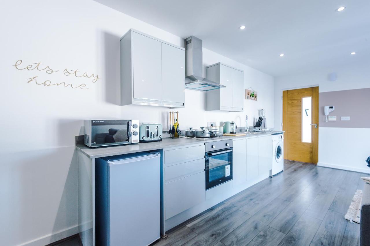 Stunning 2 Bed Apt By Greenstay Serviced Accommodation - Located In Formby Village - Perfect For Short & Long Stays - Couples, Friends & Families & Business Travellers All Welcome - Dog Friendly - 7 Exterior photo