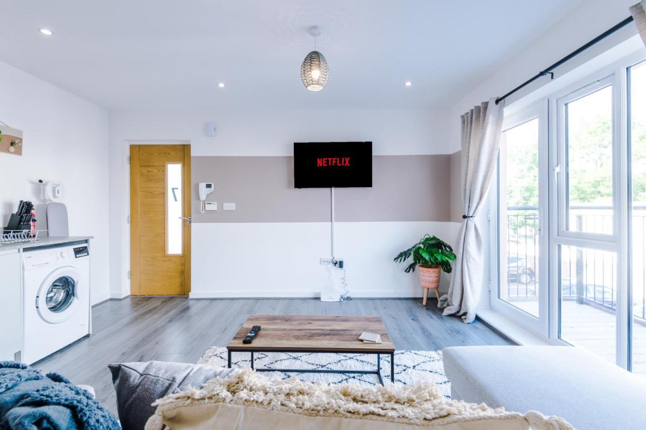Stunning 2 Bed Apt By Greenstay Serviced Accommodation - Located In Formby Village - Perfect For Short & Long Stays - Couples, Friends & Families & Business Travellers All Welcome - Dog Friendly - 7 Exterior photo