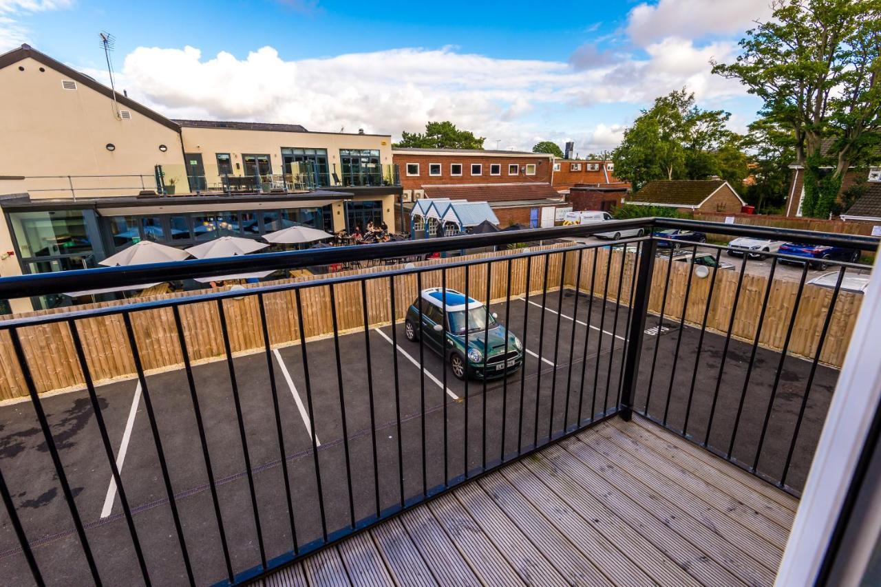 Stunning 2 Bed Apt By Greenstay Serviced Accommodation - Located In Formby Village - Perfect For Short & Long Stays - Couples, Friends & Families & Business Travellers All Welcome - Dog Friendly - 7 Exterior photo