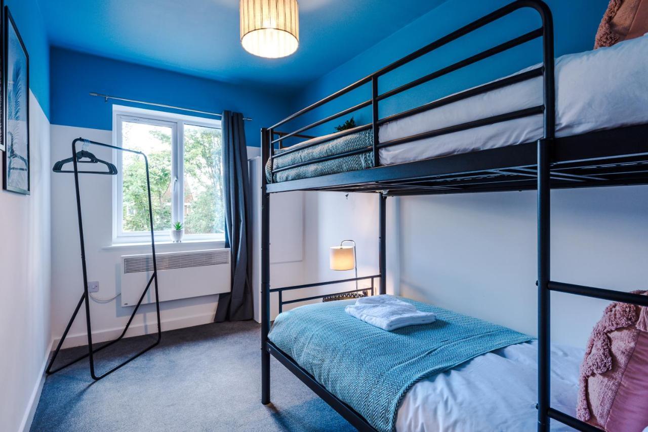 Stunning 2 Bed Apt By Greenstay Serviced Accommodation - Located In Formby Village - Perfect For Short & Long Stays - Couples, Friends & Families & Business Travellers All Welcome - Dog Friendly - 7 Exterior photo