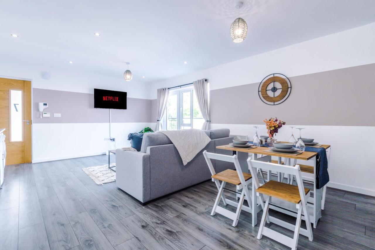 Stunning 2 Bed Apt By Greenstay Serviced Accommodation - Located In Formby Village - Perfect For Short & Long Stays - Couples, Friends & Families & Business Travellers All Welcome - Dog Friendly - 7 Exterior photo